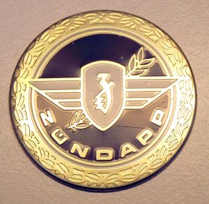 Tankembleem zwart met tak Zündapp