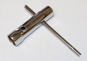 Pijpsleutel 16/17 met stang